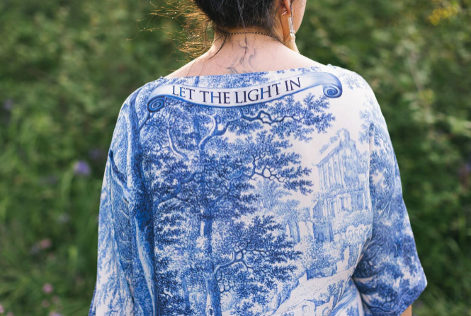 Let The Light In Luxe Tee Tunic Shirt w/ Blue Delft Toile