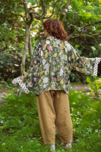 I Dream In Flowers Bamboo Cropped Kimono with Bees